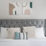 The Olympic Stadium Cozy 2 King Size Beds