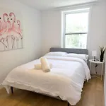 Gorgeous Renovated 3 Bedr Downtown 2Mins To Metro!