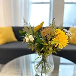 Gorgeous Renovated 3 Bedr Downtown 2Mins To Metro!