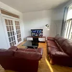 Cozy 2 Bedroom Apartment In Mile End