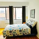 Stylish Montreal Apartment: Comfortable Stay In The Golden Square Mile