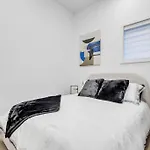 Stylish 2-Bedroom Getaway, Luxurious & Conveniently Located To Experience The Pulse Of The City - Apt 5