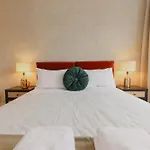 Rozenhaus Montreal Hotel
