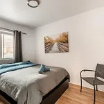 One Bedroom Apartment 10 Min From Downtown - 106