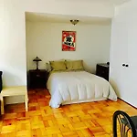 Stylish Montreal Apartment: Comfortable Stay In The Golden Square Mile