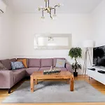 Mtlvacationrentals -The Chic Laurier