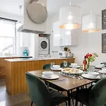 Mtlvacationrentals -The Chic Laurier