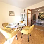 Superb 3 Bed Apartment 3Mins From Mont-Royal Metro
