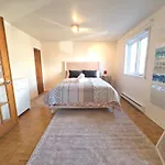 Superb 3 Bed Apartment 3Mins From Mont-Royal Metro
