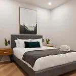 Spacious 2 Bedroom Apartment In Le Plateau By Denstays