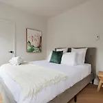 Spacious 2 Bedroom Apartment In Le Plateau By Denstays