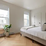 Spacious 2 Bedroom Apartment In Le Plateau By Denstays
