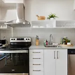Spacious 2 Bedroom Apartment In Le Plateau By Denstays