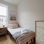 New And Cozy 3 Bedroom In Le Plateau By Denstays