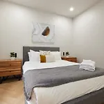 Chic 2 Bedroom Apartment In Le Plateau By Denstays