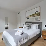 Chic 2 Bedroom Apartment In Le Plateau By Denstays