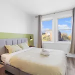 Modern And Cozy 4 Bedrooms Sleep 12