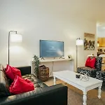 Hresidences Modern Montreal Apt On Ontario Street
