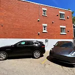 Peace House Subway&Private Parking 5 Mins Downtown