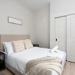 Hotel Young- Griffintown