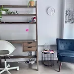 1 Min To Metro, New Condo, Lovely Cozy Studio