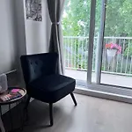 1 Min To Metro, New Condo, Lovely Cozy Studio