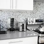 Eat, Explore & Enjoy Downtown Montreal At This Sleek City Escape Located In Plateau Mont-Royal - Apt 4