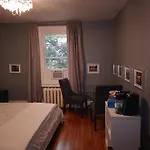 Great Location Large Kings Downtown Montreal