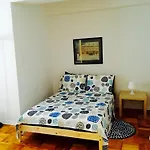 Stylish Montreal Apartment: Comfortable Stay In The Golden Square Mile