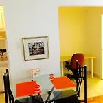 Stylish Montreal Apartment: Comfortable Stay In The Golden Square Mile