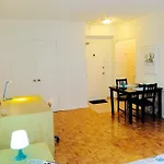 Stylish Montreal Apartment: Comfortable Stay In The Golden Square Mile