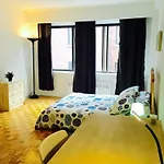 Stylish Montreal Apartment: Comfortable Stay In The Golden Square Mile