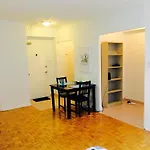 Stylish Montreal Apartment: Comfortable Stay In The Golden Square Mile