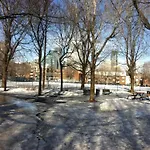 Repos & Manna Downtown Montreal
