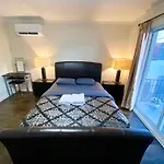 Montreal Homes - Affordable Rooms, Smart Tv, Shared Kitchen