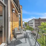 Eat, Explore & Enjoy Downtown Montreal At This Sleek City Escape Located In Plateau Mont-Royal - Apt 4