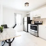 North House - Rue Drolet 2-Bedroom Apartment