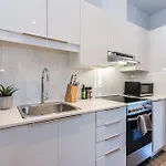 Wonderful New Studio Close To Mount Royal By Den Stays