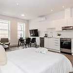 Modern And New Studio In The Heart Of The City By Den Stays
