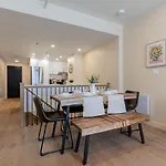 2Br Downtown Suite With Balcony