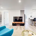 Ndg Spacious 4-Br Apartment In The Heart Of Montreal