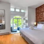 Take A Break In A Modern Loft On Plateau-Mont-Royal