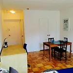Stylish Montreal Apartment Comfortable Stay In The Golden Square Mile