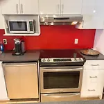 Luxury 5-Bedroom Pool Table 5 Min From Jarry Metro