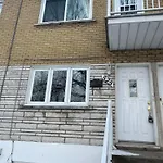 New Renovated Peaceful Apartment With Parking