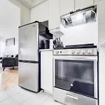 2 Spacious Luxury Bedroom Montreal