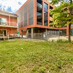 Casakaia Cozy 2 Bdr Apt With Backyard And Parking