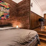 Beautiful Downtown Studio Apartment - A