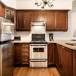 Beautiful Downtown Studio Apartment - A
