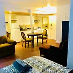 Stylish Montreal Apartment Comfortable Stay In The Golden Square Mile